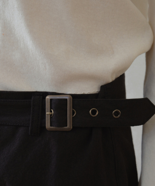 OURNOSTALGIA(アワー ノスタルジア)の「Bizo Buckle Cotton Pants_Black(O26PT01)(その他パンツ・レディース・ブラック・MEDIUM/SMALL)」の4枚目の写真
