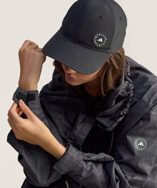 adidas by Stella McCartney（アディダスバイステラマッカートニー）の「adidas by Stella McCartneyアイテムジャケット（プリント柄） / アディダス adidas（ムートンコート・レディース・ブラック・SMALL/MEDIUM/LARGE/X-LARGE/XX-LARGE）」の2枚目の写真