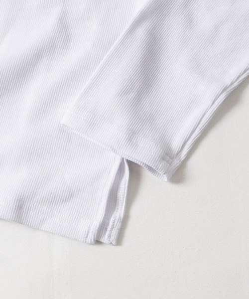 JOHN'S CLOSET（ジョンズクローゼット）の「【31】クロスモチーフラインストーン ジャストフィットテレコヘンリーネックTシャツ（Tシャツ/カットソー・メンズ・ブラック系1/ブラック系2/ホワイト系1/ホワイト系2・MEDIUM/LARGE）」の8枚目の写真