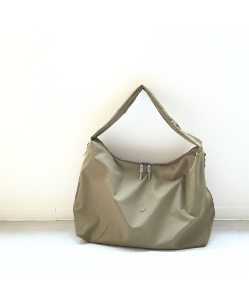 CLEDRAN(クレドラン)の「【軽量ナイロン 大容量】CL4029 FORI SIDE ZIP POCKET SHOULDER(ショルダーバッグ・レディース・グリーン/ブラック/ベージュ・FREE)」の2枚目の写真