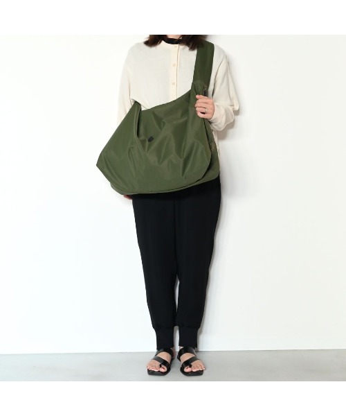CLEDRAN(クレドラン)の「【軽量ナイロン 大容量】CL4029 FORI SIDE ZIP POCKET SHOULDER(ショルダーバッグ・レディース・グリーン/ブラック/ベージュ・FREE)」の4枚目の写真