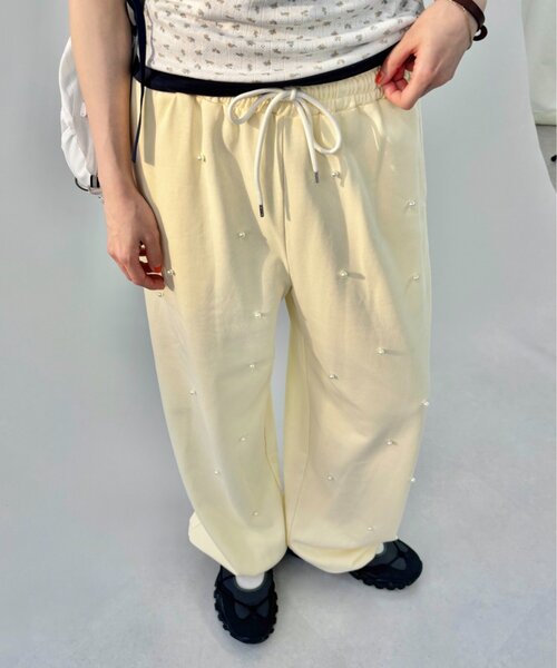w closet(ダブルクローゼット)の「パールスウェットパンツ(その他パンツ・レディース・イエロー/アイボリー/ブルー・FREE)」の1枚目の写真