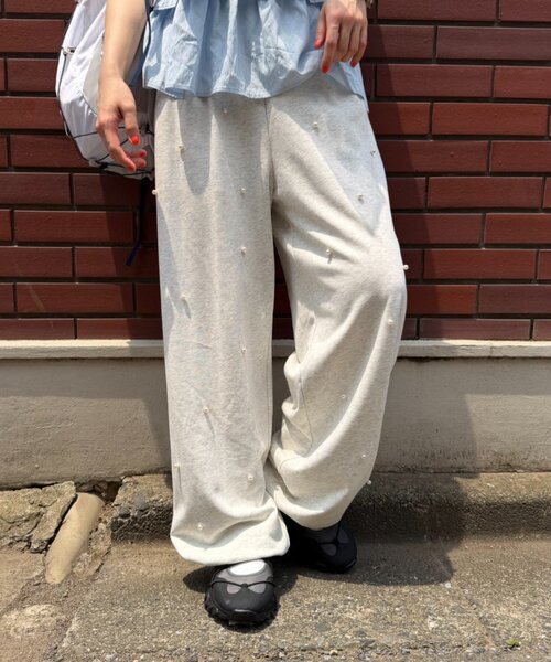 w closet(ダブルクローゼット)の「パールスウェットパンツ(その他パンツ・レディース・イエロー/アイボリー/ブルー・FREE)」の2枚目の写真