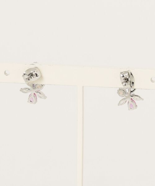 Zoule(ゾーラ)の「Zoule ゾーラ:”New me”シリーズ twins flower ピアス(ピアス(両耳用)・レディース・シルバー/ピンクゴールド・FREE)」の3枚目の写真