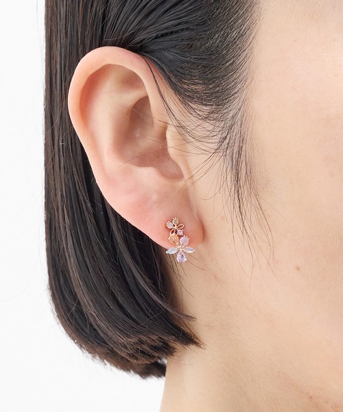 Zoule(ゾーラ)の「Zoule ゾーラ:”New me”シリーズ twins flower ピアス(ピアス(両耳用)・レディース・シルバー/ピンクゴールド・FREE)」の7枚目の写真