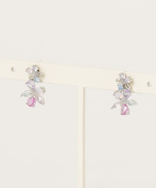 Zoule(ゾーラ)の「Zoule ゾーラ:”New me”シリーズ twins flower ピアス(ピアス(両耳用)・レディース・シルバー/ピンクゴールド・FREE)」の5枚目の写真
