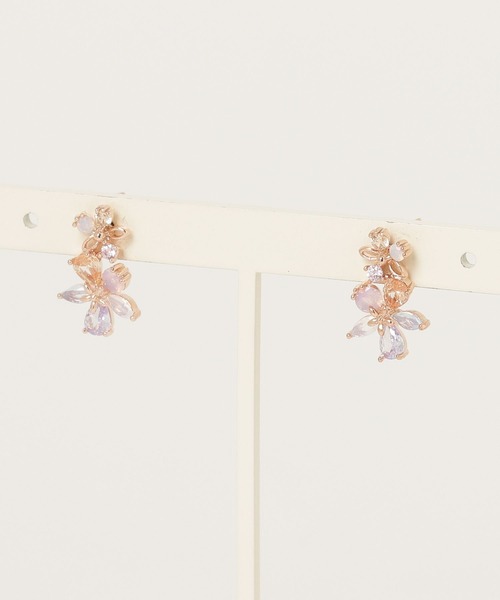 Zoule(ゾーラ)の「Zoule ゾーラ:”New me”シリーズ twins flower ピアス(ピアス(両耳用)・レディース・シルバー/ピンクゴールド・FREE)」の4枚目の写真