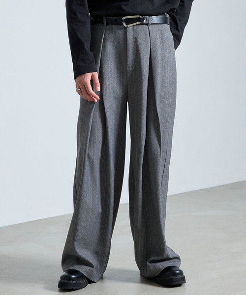 SERACE(セラス)の「【SERACE】 TUCK WIDE BALLOON STRIPE SLACKS / タックワイドバルーンストライプスラックス(スラックス・メンズ・グレー/ブラック・S/M/L)」の6枚目の写真