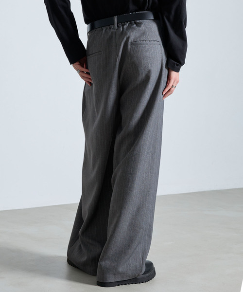 SERACE(セラス)の「【SERACE】 TUCK WIDE BALLOON STRIPE SLACKS / タックワイドバルーンストライプスラックス(スラックス・メンズ・グレー/ブラック・S/M/L)」の9枚目の写真