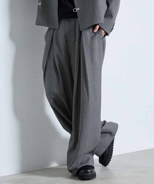 SERACE(セラス)の「【SERACE】 TUCK WIDE BALLOON STRIPE SLACKS / タックワイドバルーンストライプスラックス(スラックス・メンズ・グレー/ブラック・S/M/L)」の11枚目の写真