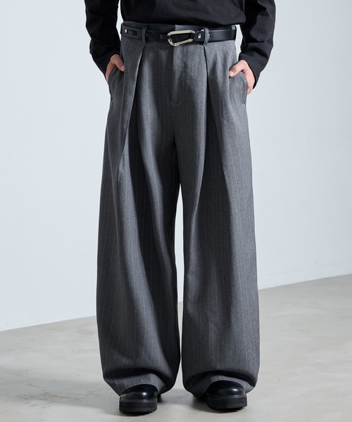 SERACE(セラス)の「【SERACE】 TUCK WIDE BALLOON STRIPE SLACKS / タックワイドバルーンストライプスラックス(スラックス・メンズ・グレー/ブラック・S/M/L)」の3枚目の写真