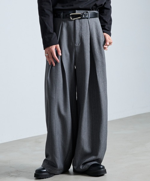 SERACE(セラス)の「【SERACE】 TUCK WIDE BALLOON STRIPE SLACKS / タックワイドバルーンストライプスラックス(スラックス・メンズ・グレー/ブラック・S/M/L)」の5枚目の写真