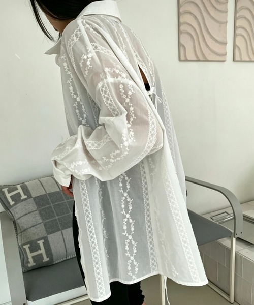 Girly Doll(ガーリードール)の「バックスリット刺繍入りオーバーサイズシャツ(シャツ/ブラウス・レディース・ホワイト/ブラック・FREE)」の12枚目の写真