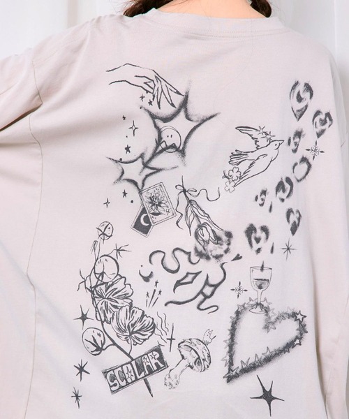 ScoLar(スカラー)の「ScoLar(スカラー) スケッチ柄 ドルマンプルオーバー(Tシャツ/カットソー・レディース・チャコールグレー/グレー/オフホワイト・MEDIUM)」の6枚目の写真
