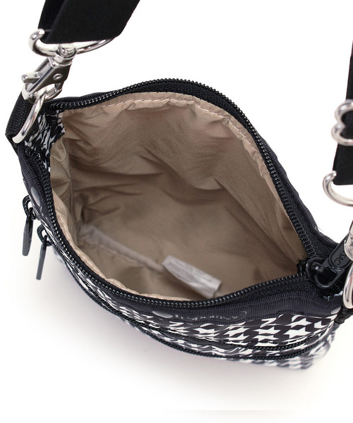 LeSportsac(レスポートサック)の「3 ZIP CROSSBODY シティハウンドトゥース(ショルダーバッグ・レディース・ブラック・FREE)」の6枚目の写真