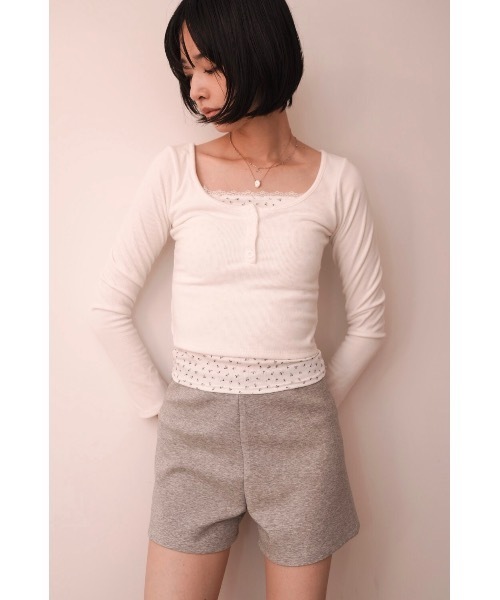 SALTMINT(ソルトミント)の「カップ付 花柄レイヤードトップス(Tシャツ/カットソー・レディース・ホワイト/グレー/ブラック・FREE)」の1枚目の写真