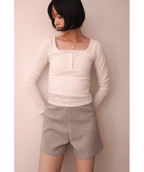SALTMINT(ソルトミント)の「カップ付 花柄レイヤードトップス(Tシャツ/カットソー・レディース・ホワイト/グレー/ブラック・FREE)」の5枚目の写真