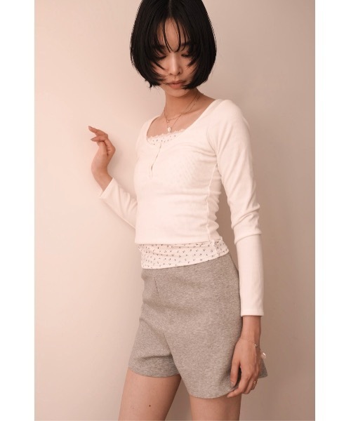 SALTMINT(ソルトミント)の「カップ付 花柄レイヤードトップス(Tシャツ/カットソー・レディース・ホワイト/グレー/ブラック・FREE)」の6枚目の写真