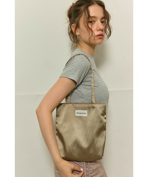 ALEXIA STAM(アリシアスタン)の「Satin Tote Bag /サテントートバッグ(ショルダーバッグ・レディース・ピンク系/アイボリー/ブラウン/ブルー・FREE)」の2枚目の写真