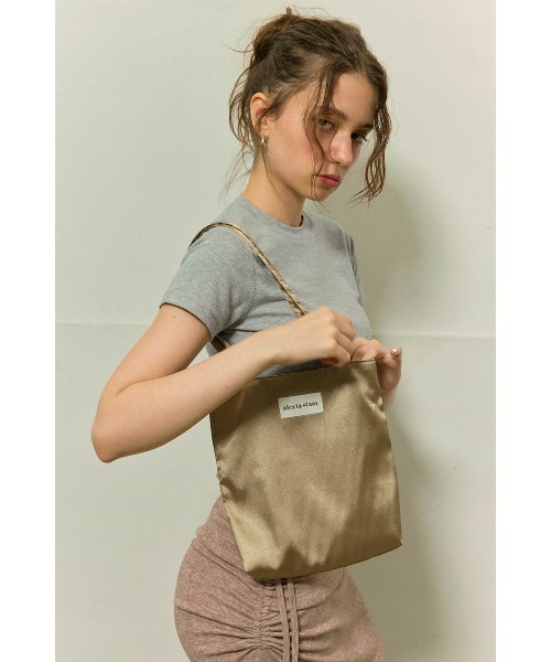ALEXIA STAM(アリシアスタン)の「Satin Tote Bag /サテントートバッグ(ショルダーバッグ・レディース・ピンク系/アイボリー/ブラウン/ブルー・FREE)」の7枚目の写真