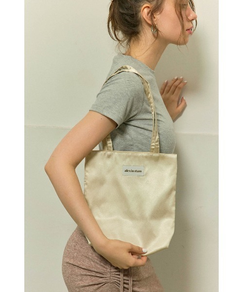 ALEXIA STAM(アリシアスタン)の「Satin Tote Bag /サテントートバッグ(ショルダーバッグ・レディース・ピンク系/アイボリー/ブラウン/ブルー・FREE)」の5枚目の写真