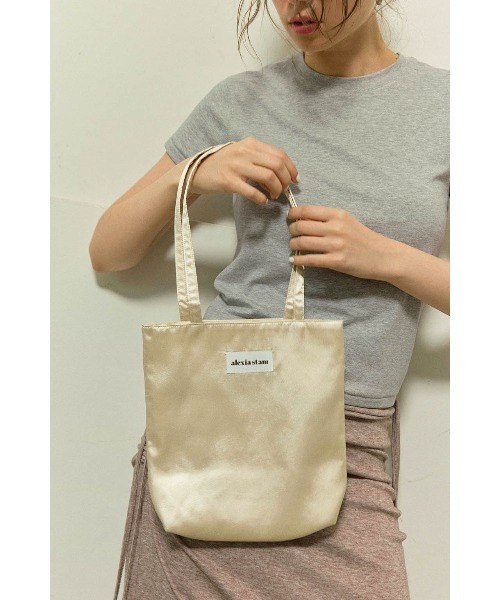 ALEXIA STAM(アリシアスタン)の「Satin Tote Bag /サテントートバッグ(ショルダーバッグ・レディース・ピンク系/アイボリー/ブラウン/ブルー・FREE)」の6枚目の写真