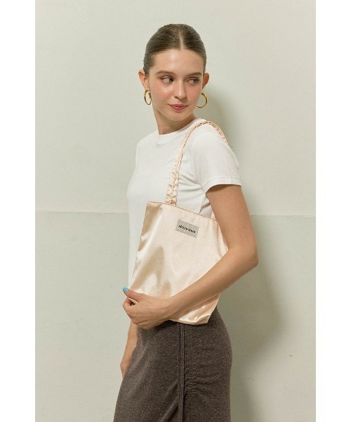 ALEXIA STAM(アリシアスタン)の「Satin Tote Bag /サテントートバッグ(ショルダーバッグ・レディース・ピンク系/アイボリー/ブラウン/ブルー・FREE)」の12枚目の写真