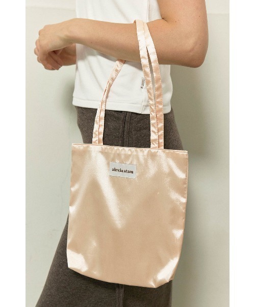 ALEXIA STAM(アリシアスタン)の「Satin Tote Bag /サテントートバッグ(ショルダーバッグ・レディース・ピンク系/アイボリー/ブラウン/ブルー・FREE)」の13枚目の写真