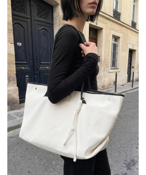 DAWN FACTORY（ダンファクトリー）の「NOA BAG LARGE TWILL WHITE ノアバッグ ラージ ツイル ホワイト（ショルダーバッグ・レディース・その他・FREE）」の2枚目の写真