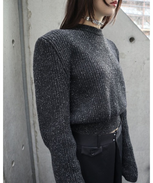 JOHN LAWRENCE SULLIVAN(ジョンローレンスサリバン)の「WOOL SILK POWER SHOULDER RIB KNIT SWEATER(ニット/セーター・レディース・ブラック・ONE SIZE)」の2枚目の写真
