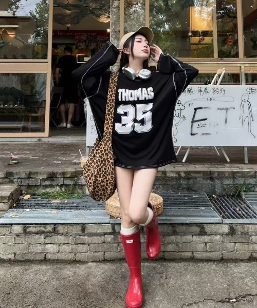 SHEPP（シープ）の「【26年秋冬新作】オーバーサイズワンショル ナンバリング カレッジロゴ ロンT（Tシャツ/カットソー・レディース・ホワイト/ブラック・L）」の10枚目の写真