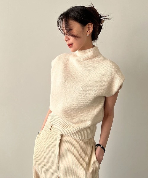 FAVORITO（ファヴォリート）の「ニットハーフネックトップス（ニット/セーター・レディース・ベージュ/オフホワイト・F）」の7枚目の写真