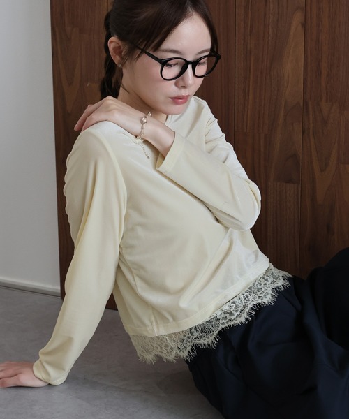 J by blue(ジェイバイブルー)の「レースヘムベロアカットソー(Tシャツ/カットソー・レディース・ブラック/ブラウン/アイボリー・MEDIUM)」の1枚目の写真