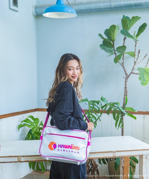 LOCALMOTION HAWAII(ローカルモーション ハワイ)の「ハワイアン航空エナメルバッグ(ショルダーバッグ・レディース・ホワイト・ONE SIZE)」の2枚目の写真