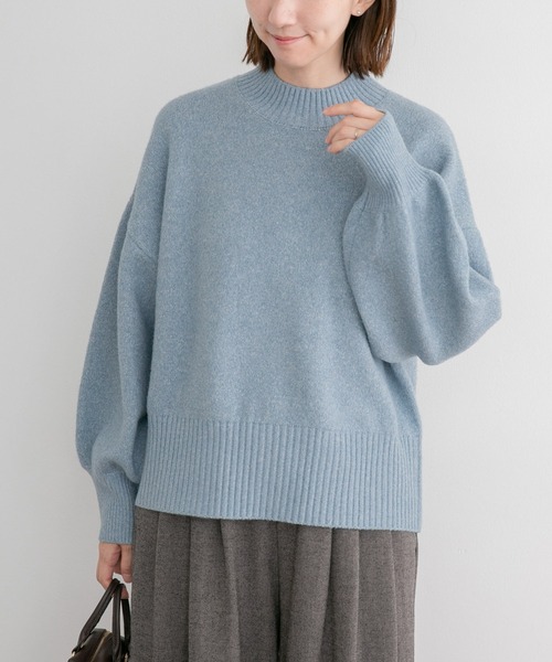 ITEMS URBANRESEARCH(アイテムズ アーバンリサーチ)の「ボリュームスリーブニット(ニット/セーター・レディース・ブルー/オフホワイト/グレー/グリーン・FREE)」の4枚目の写真