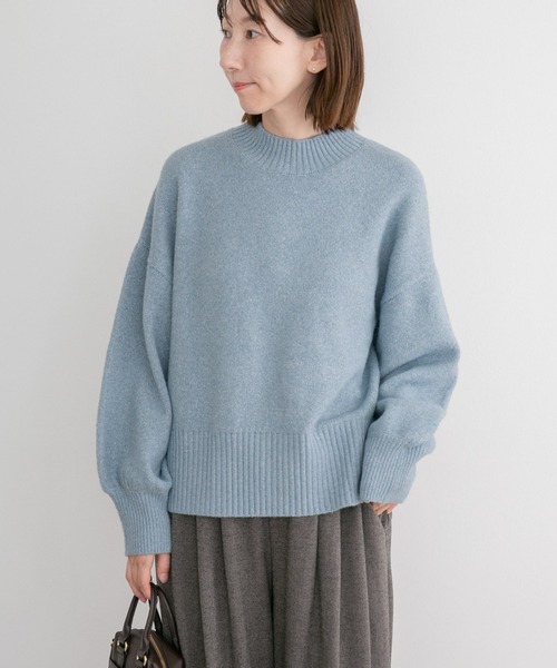ITEMS URBANRESEARCH(アイテムズ アーバンリサーチ)の「ボリュームスリーブニット(ニット/セーター・レディース・ブルー/オフホワイト/グレー/グリーン・FREE)」の5枚目の写真