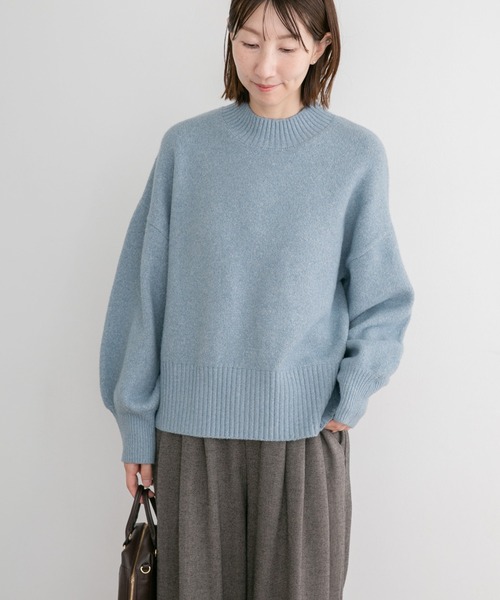 ITEMS URBANRESEARCH(アイテムズ アーバンリサーチ)の「ボリュームスリーブニット(ニット/セーター・レディース・ブルー/オフホワイト/グレー/グリーン・FREE)」の6枚目の写真