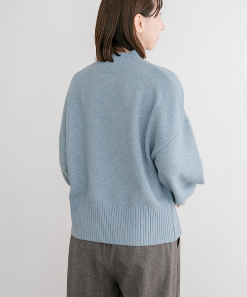 ITEMS URBANRESEARCH(アイテムズ アーバンリサーチ)の「ボリュームスリーブニット(ニット/セーター・レディース・ブルー/オフホワイト/グレー/グリーン・FREE)」の7枚目の写真