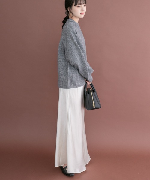 ITEMS URBANRESEARCH(アイテムズ アーバンリサーチ)の「ボリュームスリーブニット(ニット/セーター・レディース・ブルー/オフホワイト/グレー/グリーン・FREE)」の20枚目の写真