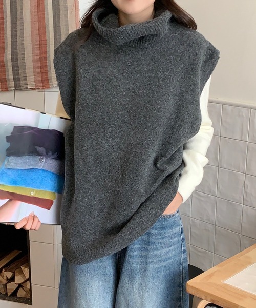 Aelina(エリナ)の「ハイネックノースリーブニットベスト(タンクトップ・レディース・チャコールグレー/ブラック/ベージュ/ブラウン・FREE)」の2枚目の写真