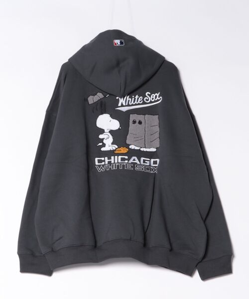 PEANUTS（ピーナッツ）の「【PEANUTS/ピーナッツ】【ユニセックスデザインでリンクコーデにも◎】MLB×PEANUTS 裏起毛ジップパーカー 保温 キャラクター ドジャース ヤンキース ホワイトソックス（パーカー・メンズ・ブラック系その他3/ブルー系その他2/ブラック系その他/ベージュ系その他3/グレー系その他/グレー系その他2・LARGE/X-LARGE/MEDIUM）」の8枚目の写真
