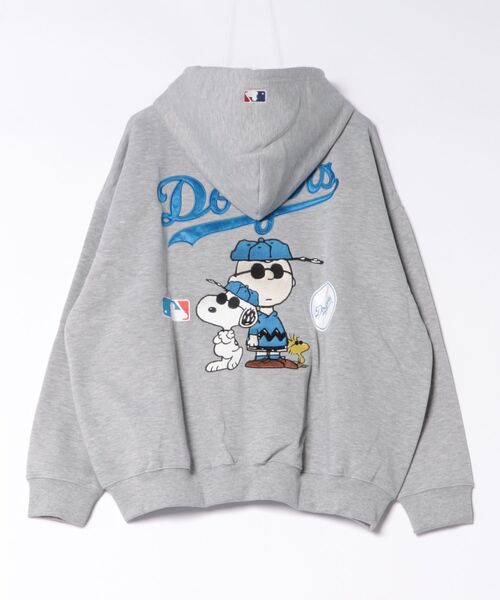 PEANUTS（ピーナッツ）の「【PEANUTS/ピーナッツ】【ユニセックスデザインでリンクコーデにも◎】MLB×PEANUTS 裏起毛ジップパーカー 保温 キャラクター ドジャース ヤンキース ホワイトソックス（パーカー・メンズ・ブラック系その他3/ブルー系その他2/ブラック系その他/ベージュ系その他3/グレー系その他/グレー系その他2・LARGE/X-LARGE/MEDIUM）」の9枚目の写真