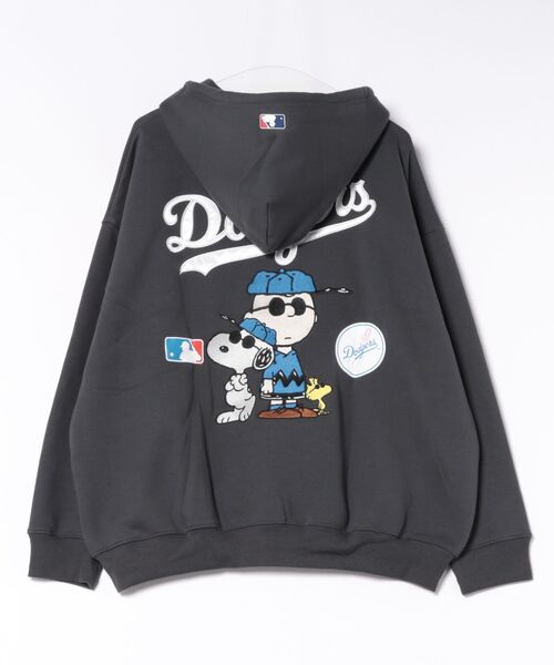 PEANUTS（ピーナッツ）の「【PEANUTS/ピーナッツ】【ユニセックスデザインでリンクコーデにも◎】MLB×PEANUTS 裏起毛ジップパーカー 保温 キャラクター ドジャース ヤンキース ホワイトソックス（パーカー・メンズ・ブラック系その他3/ブルー系その他2/ブラック系その他/ベージュ系その他3/グレー系その他/グレー系その他2・LARGE/X-LARGE/MEDIUM）」の11枚目の写真