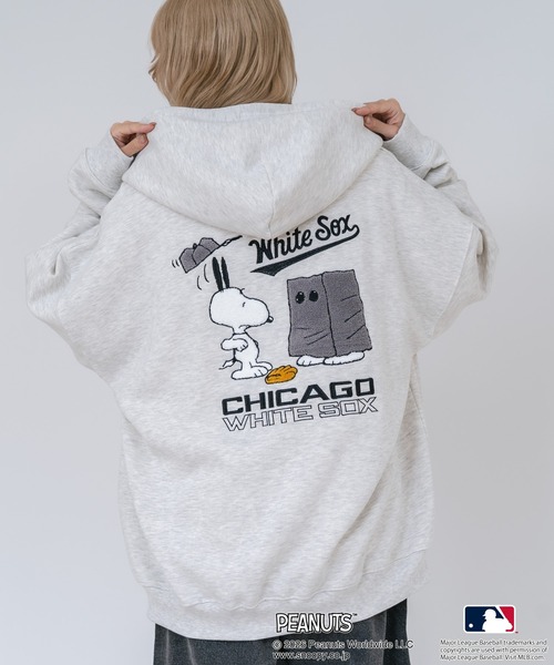 PEANUTS（ピーナッツ）の「【PEANUTS/ピーナッツ】【ユニセックスデザインでリンクコーデにも◎】MLB×PEANUTS 裏起毛ジップパーカー 保温 キャラクター ドジャース ヤンキース ホワイトソックス（パーカー・メンズ・ブラック系その他3/ブルー系その他2/ブラック系その他/ベージュ系その他3/グレー系その他/グレー系その他2・LARGE/X-LARGE/MEDIUM）」の6枚目の写真