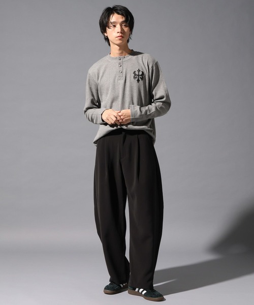 LAND MUSEUM(ランドミュージアム)の「LAND MUSEUM/ゴシックロゴヘンリーT(Tシャツ/カットソー・メンズ・グレー/ブラック・LARGE/MEDIUM)」の14枚目の写真