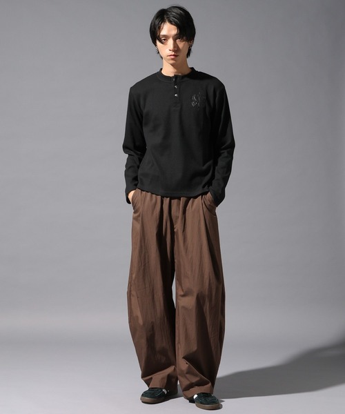 LAND MUSEUM(ランドミュージアム)の「LAND MUSEUM/ゴシックロゴヘンリーT(Tシャツ/カットソー・メンズ・グレー/ブラック・LARGE/MEDIUM)」の7枚目の写真