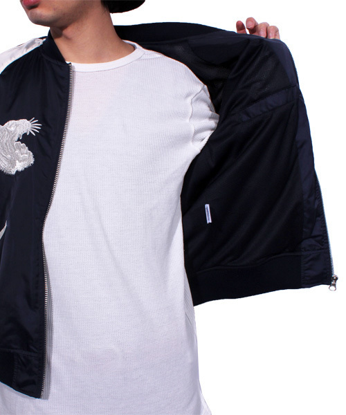 ８(eight)（エイト）の「タイガー 虎 スカジャン サテン 刺繍（スカジャン・メンズ・ピンク/ネイビー/グレー/ブルー/カーキ/ブラック・MEDIUM/LARGE/X-LARGE）」の14枚目の写真