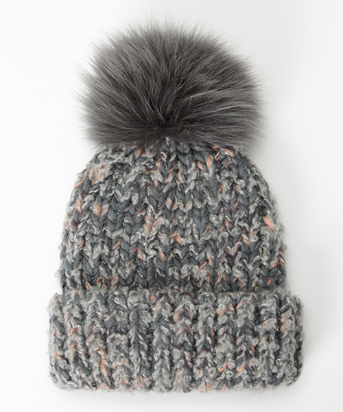 LBC(エルビーシー)の「ファーポンポンニットワッチ(ニットキャップ/ビーニー・レディース・グレー/ベージュ/ネイビー・ONE SIZE)」の2枚目の写真