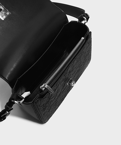 CHARLES & KEITH(チャールズ & キース)の「ターンロックサチャルバッグ / TURN-LOCK SATCHEL BAG(ショルダーバッグ・レディース・ライトグレー/ブラック/レッド・M)」の10枚目の写真