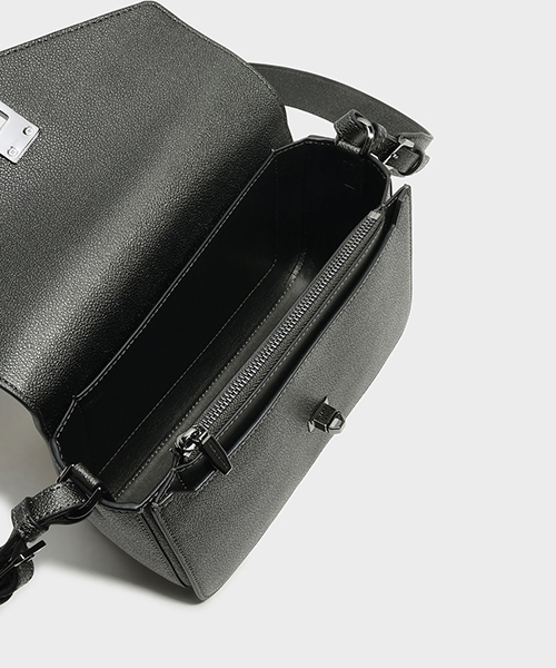CHARLES & KEITH(チャールズ & キース)の「ターンロックサチャルバッグ / TURN-LOCK SATCHEL BAG(ショルダーバッグ・レディース・ライトグレー/ブラック/レッド・M)」の15枚目の写真